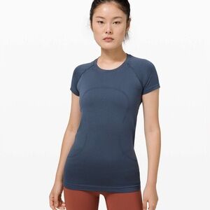 Lululemon Swiftly Tech Short Sleeve 2.0 Hip Length Women’s Size 6